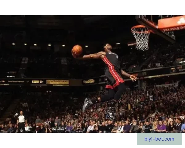 围绕詹姆斯昨日惊天劈扣起跳距离赛季第三飞行速度震撼全场表现解析
